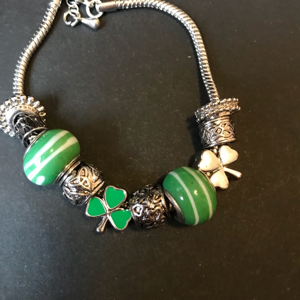 lucky Irish charm Bracelet ☘️ - super Cute